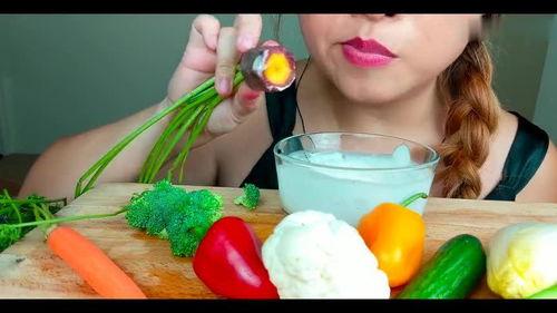 胡小姐吃瓜,一场舌尖上的美食盛宴