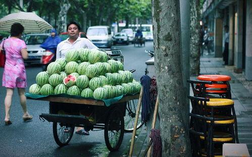 路边停车吃瓜烙,品味生活——吃瓜烙的悠闲时光